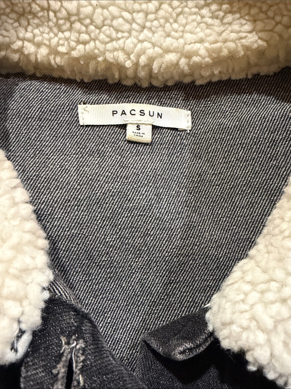 Pacsun Sherpa Collar Cropped Trucker Jacket Washed Black Denim - Picture 7 of 8